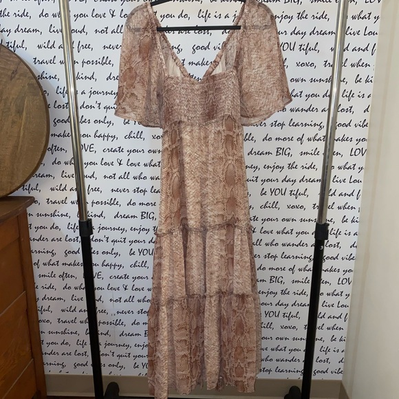 BY ANTHROPOLOGIE SHORT-SLEEVE TIERED MIDI DRESS - Picture 7 of 8